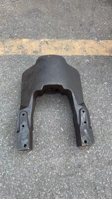 D6シリーズ（D6C/D6D/D6E）用精密溶接ブルドーザーUフレーム、汎用高耐久性建設用安定性と耐久性のあるアクセサリー、厚鋼板ブルドーザーUフレーム（D6D-D6C-D6E用）、専門