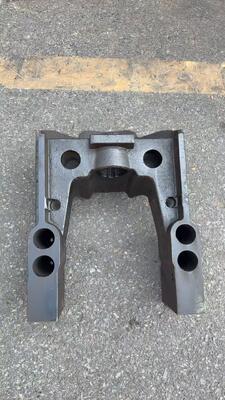 D6シリーズ（D6C/D6D/D6E）用精密溶接ブルドーザーUフレーム、汎用高耐久性建設用安定性と耐久性のあるアクセサリー、厚鋼板ブルドーザーUフレーム（D6D-D6C-D6E用）、専門