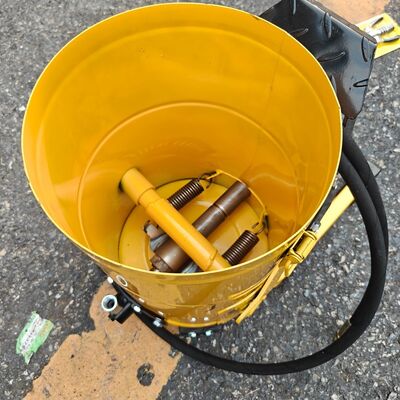 6L フットオペレーテッド グリースバケット、高圧ペダルグリースポンプ (掘削機機械潤滑用)